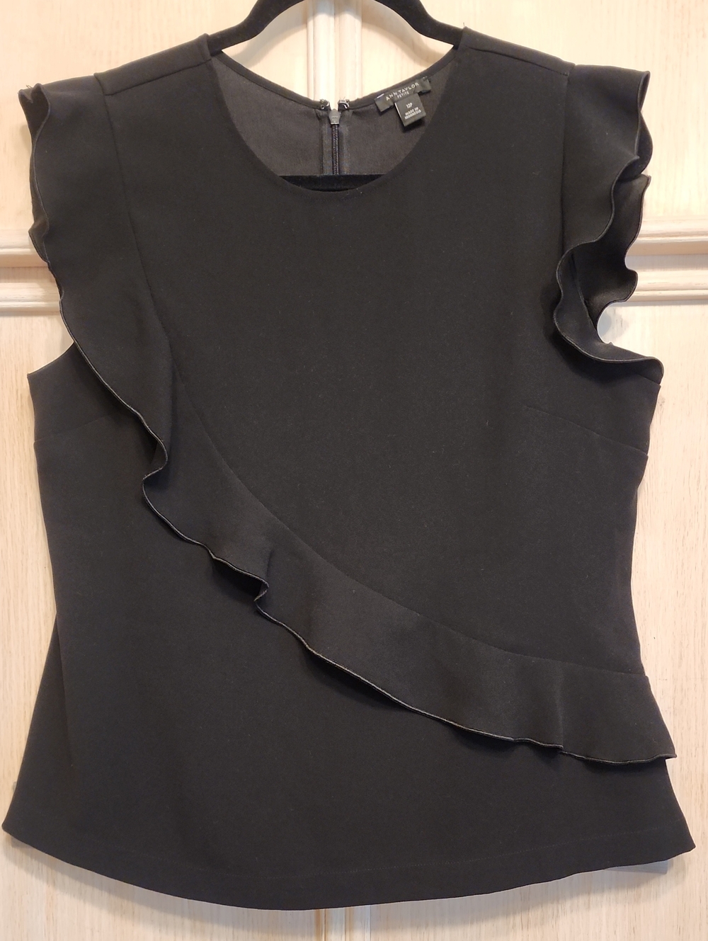 Ann Taylor Black Sleeveless Ruffle Detail Top SZ 12P